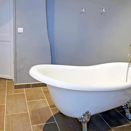 乡村民宿 Villars-en-pons Chateau Sleeps 14 Pool Wifi *